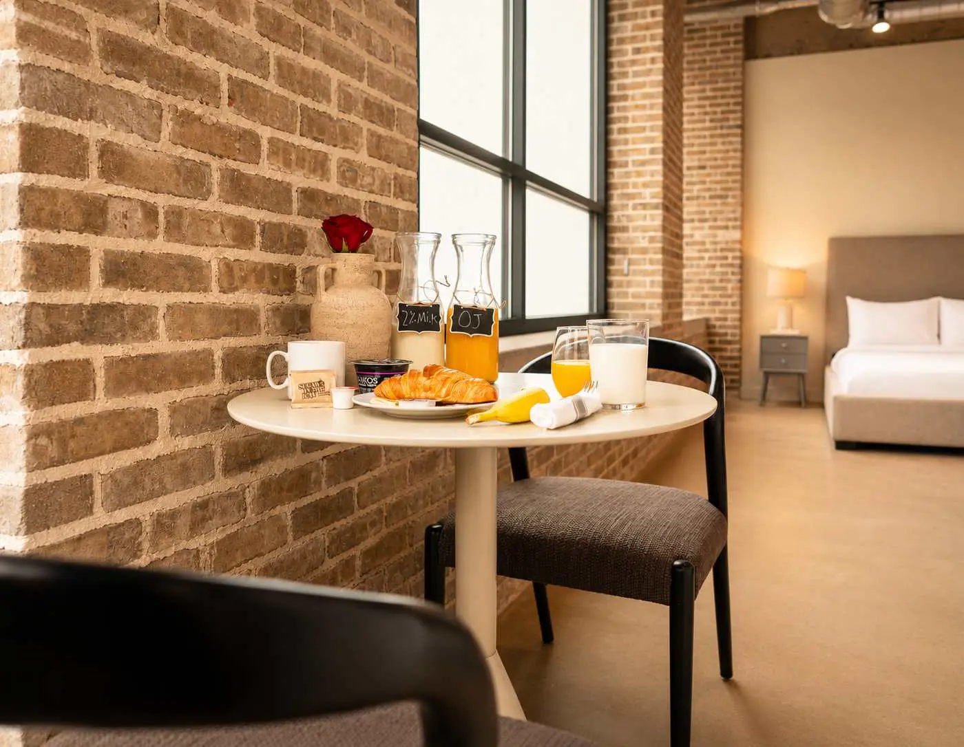 Roami at Century Plaza | Studio with breakfast 🥐!