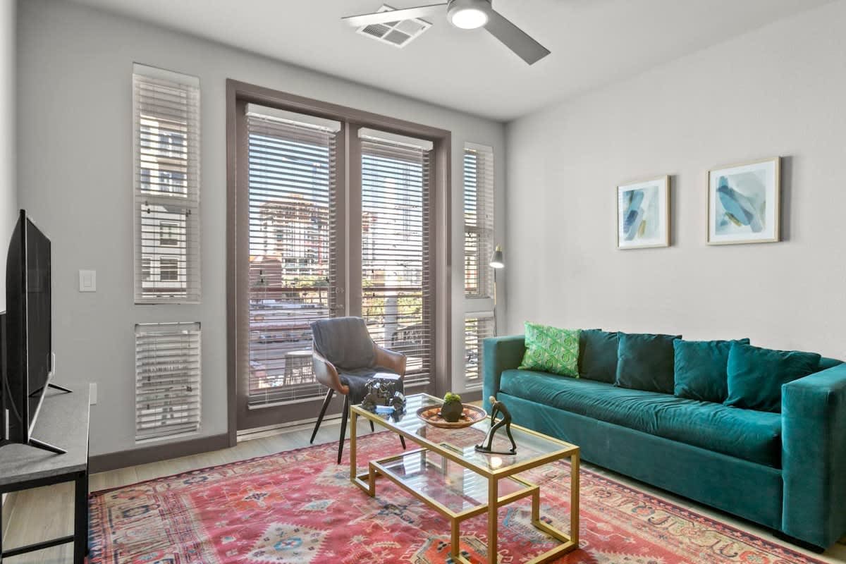 Cozysuites PHX RORO Gym, Pool, Pets! 2BR 2BA