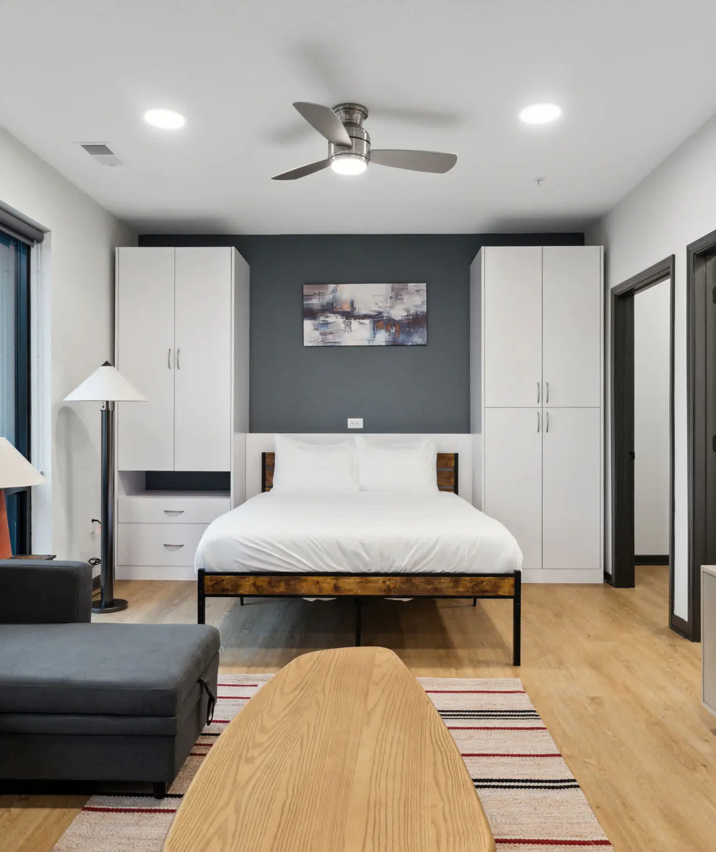 CozySuites Mass Studio - Lounge and Roof Deck