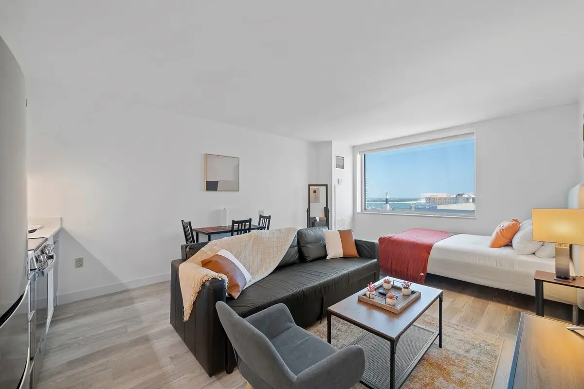 Sleep 4 Stylish Boardwalk CozySuites Studio