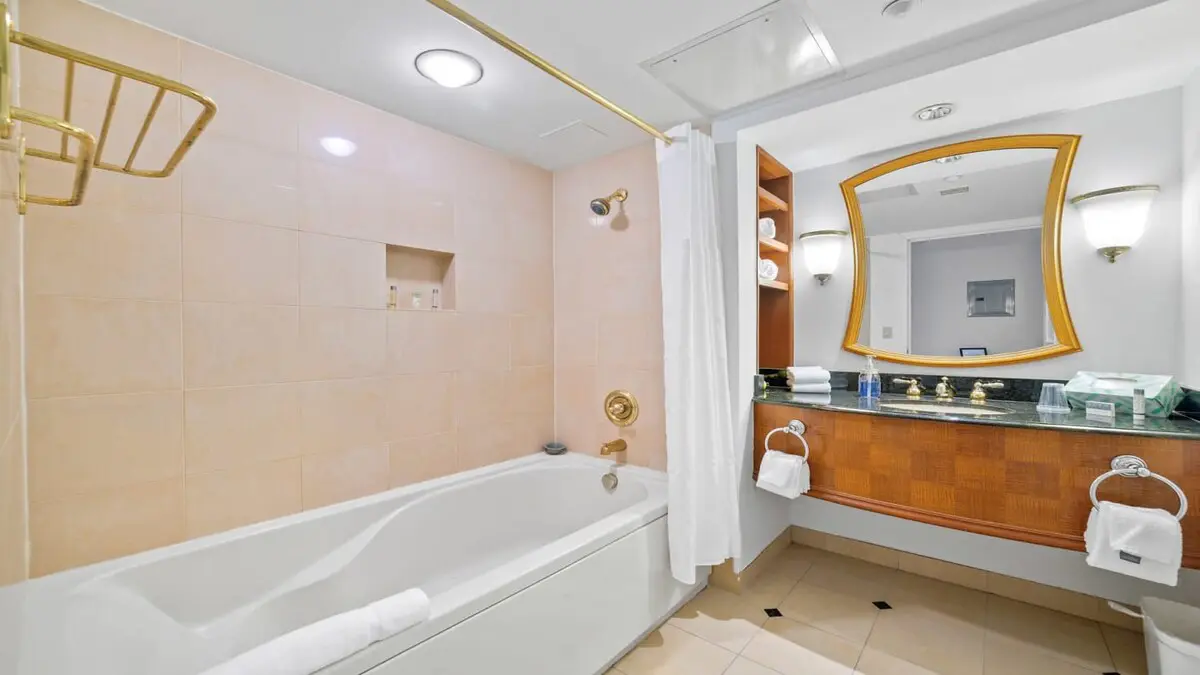 Sleep 4 Stylish Boardwalk CozySuites Studio