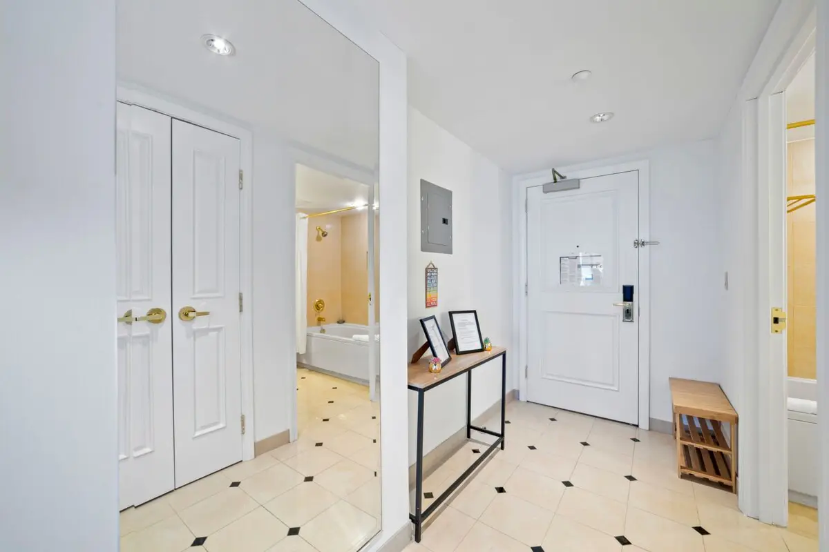 Sleep 4 Stylish Boardwalk CozySuites Studio