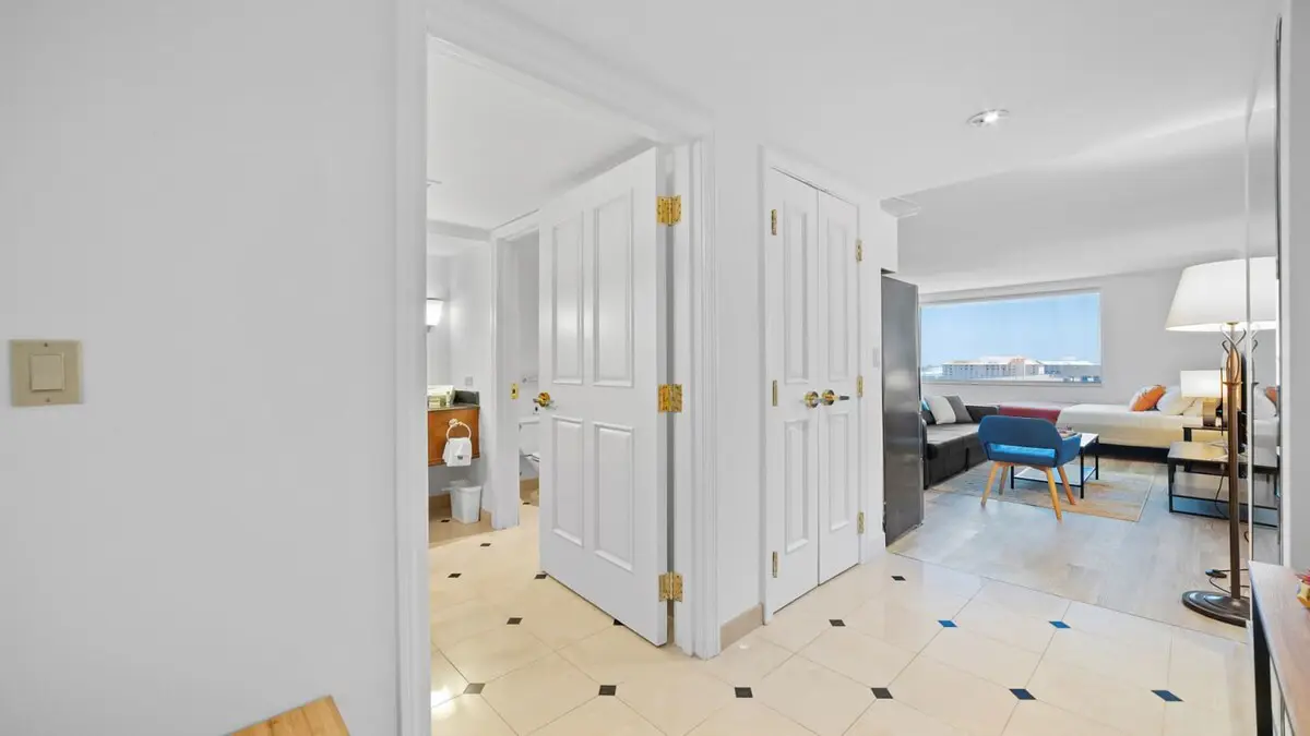 Sleep 4 Stylish Boardwalk CozySuites Studio