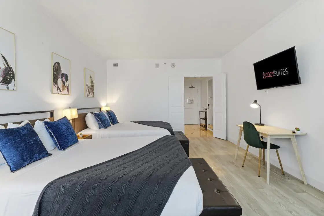CozySuites Modern Double Queen Room