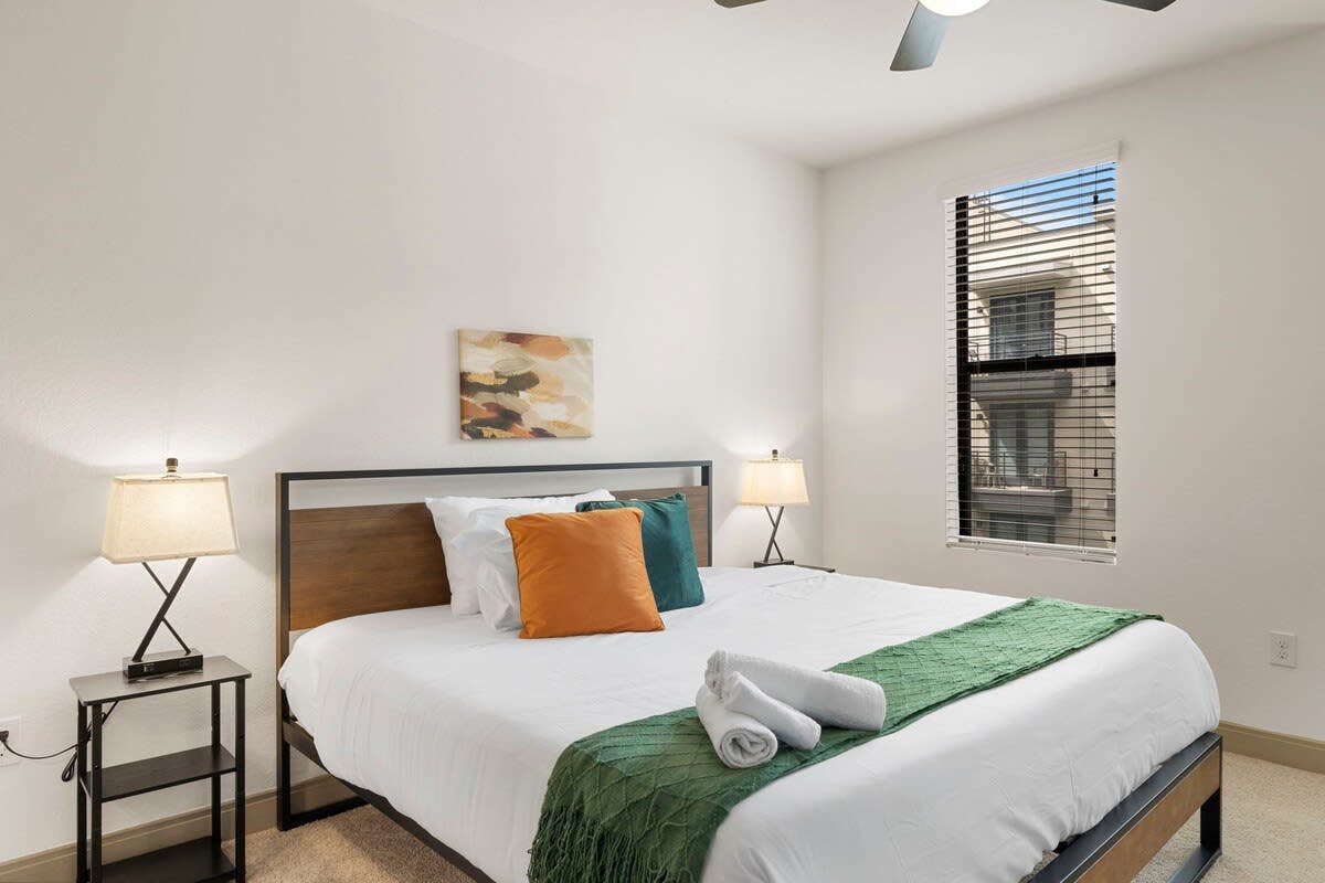 4BR TWO Modern CozySuites