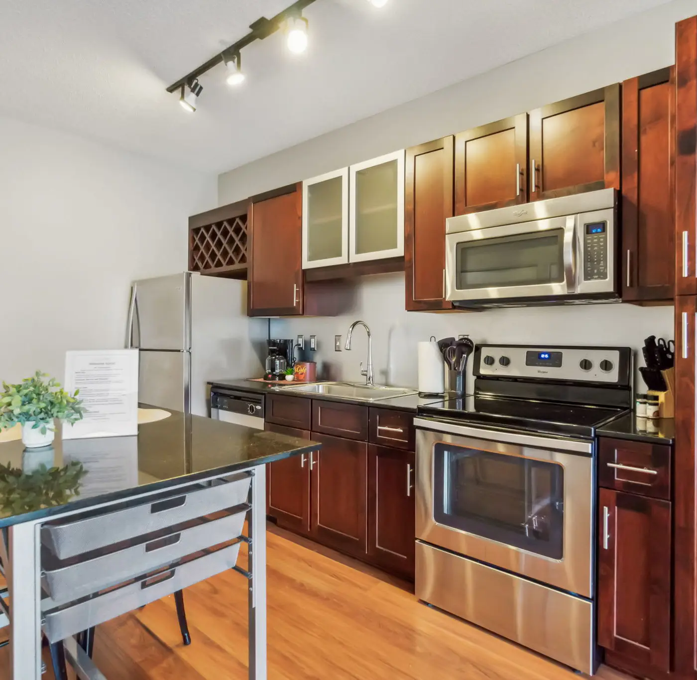 CozySuites 1BR Mill District with pool, gym