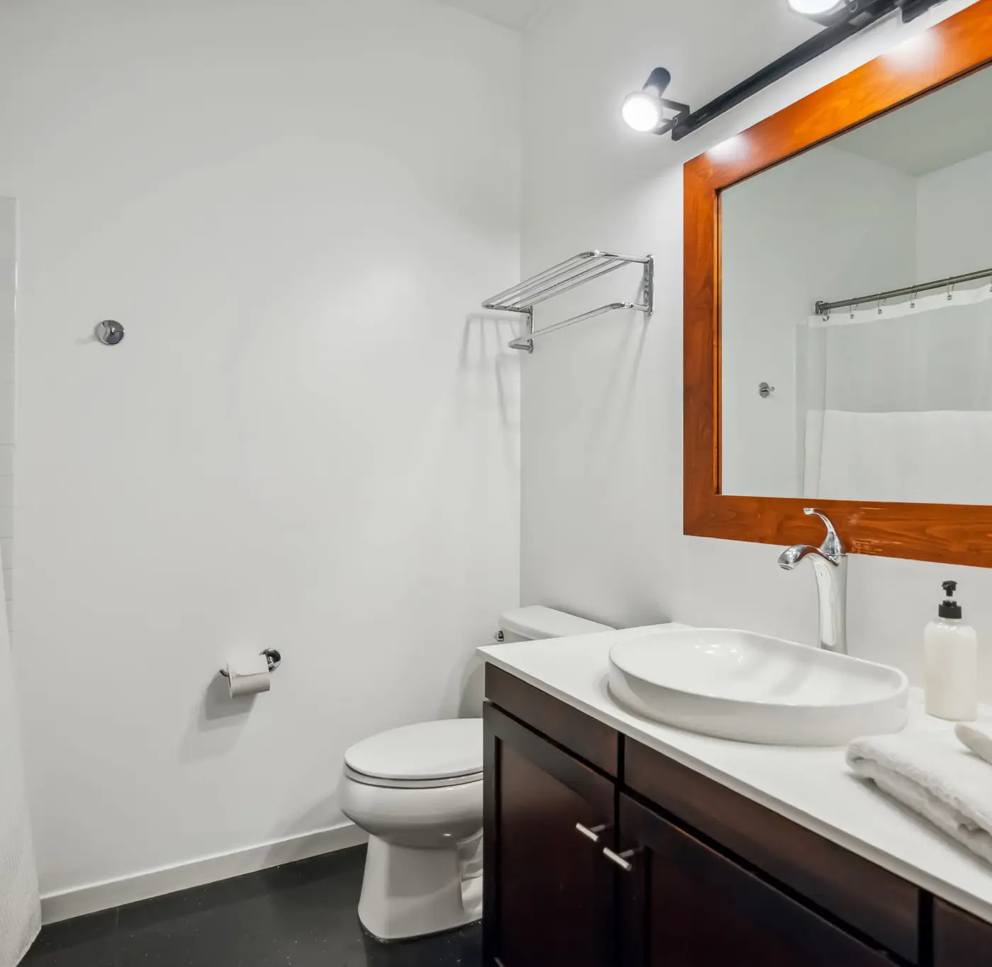 CozySuites 1BR Mill District with pool, gym