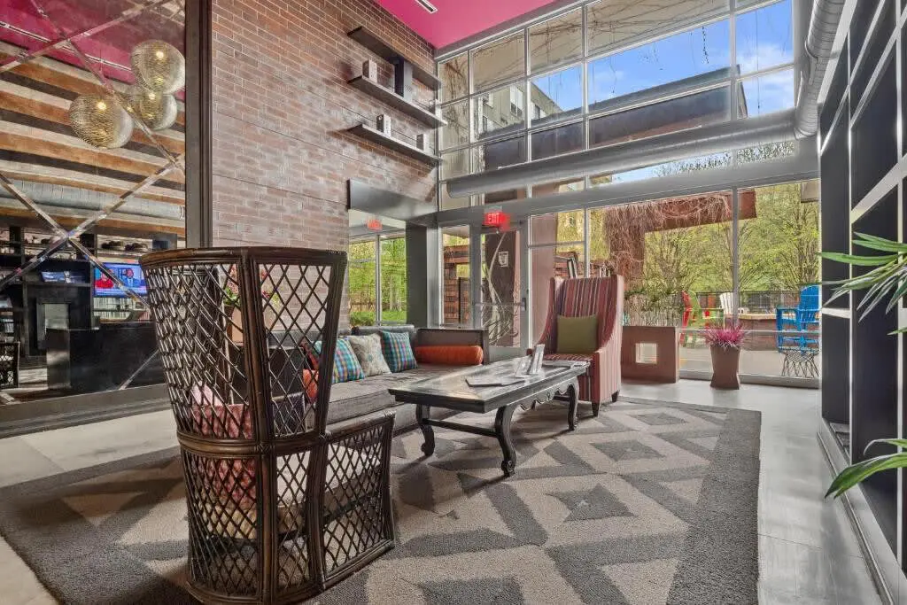 CozySuites 1BR Mill District with pool, gym
