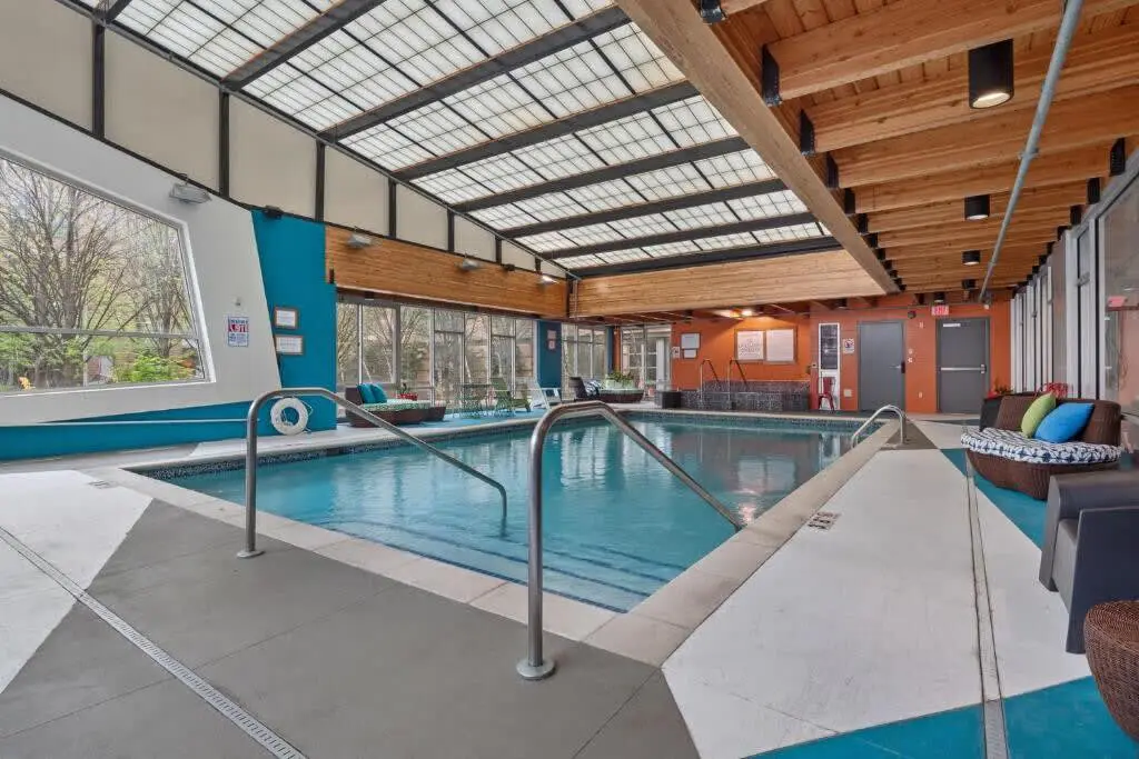 CozySuites 1BR Mill District with pool, gym