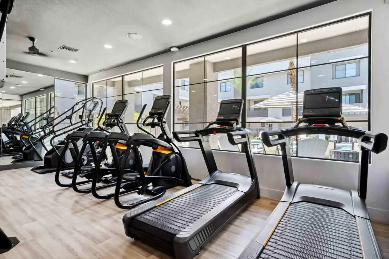 CozySuites Glendale  - Westgate w pool! 2BR