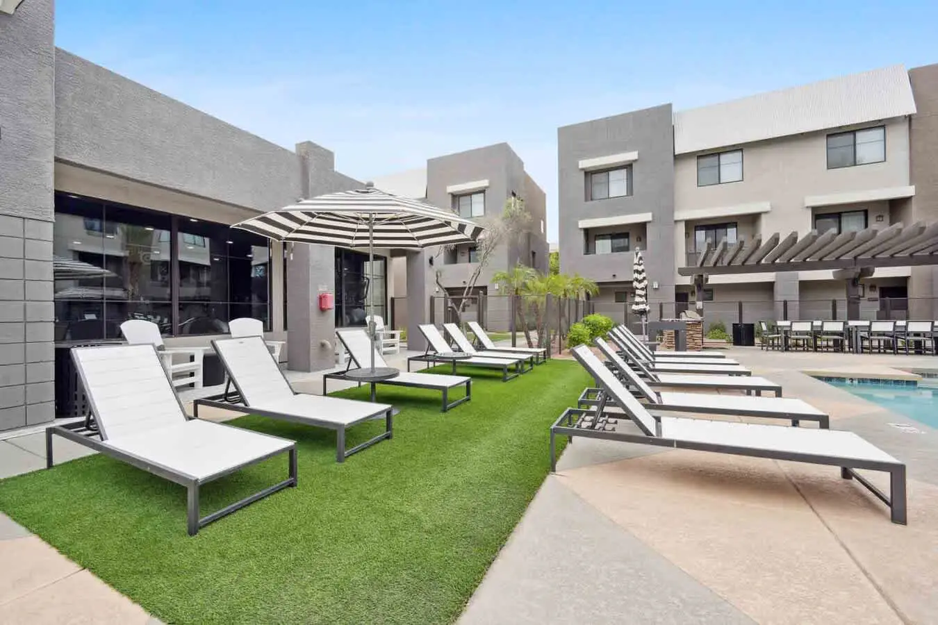CozySuites Glendale  - Westgate w pool! 2BR