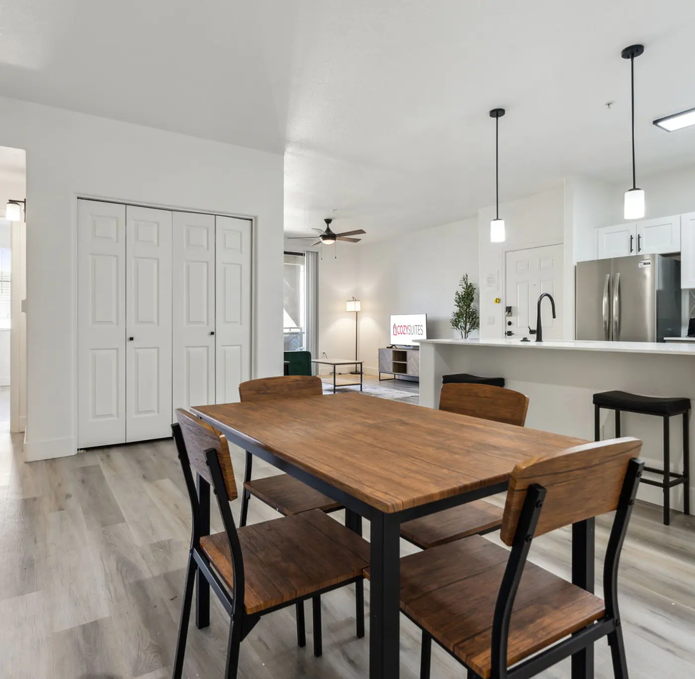CozySuites Glendale  - Westgate w pool! 2BR
