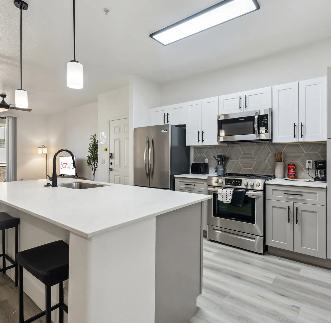 CozySuites Glendale  - Westgate w pool! 2BR