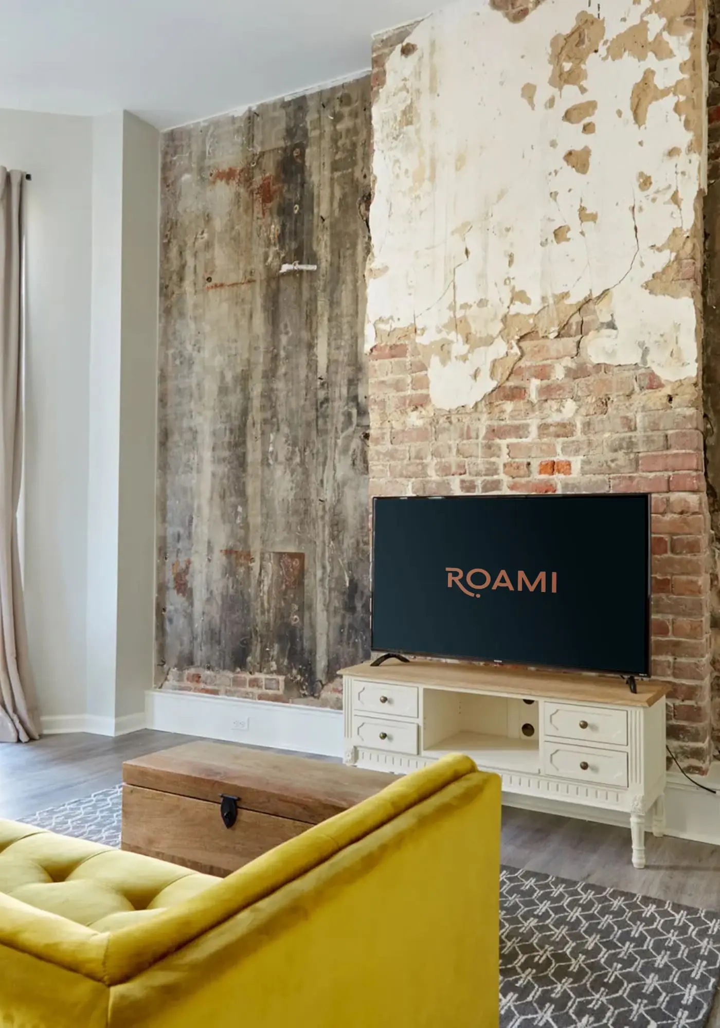 Roami at Canal Quarters Cozy Studio + Balcony