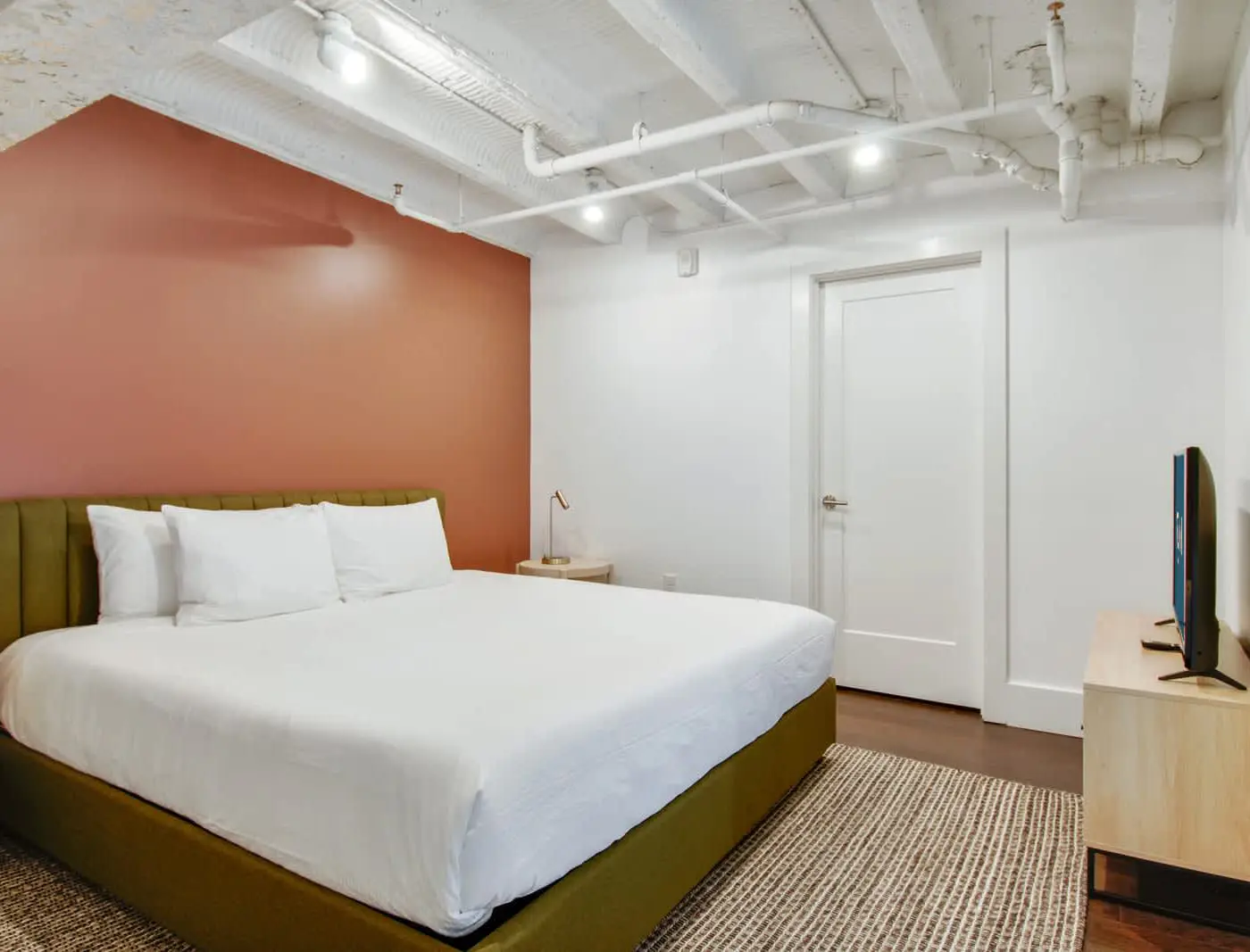 Roami at Motorworks | 2-Story | 1BR Superdome