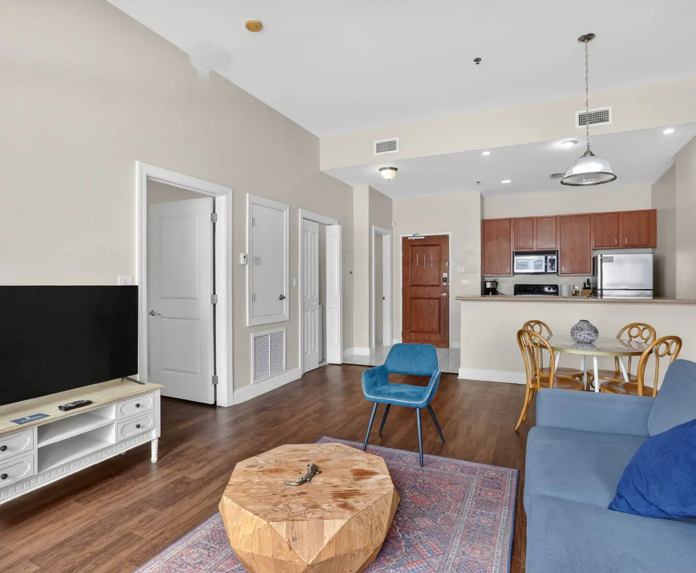 Roami at Duncan Plaza | 1BR Sleep 4