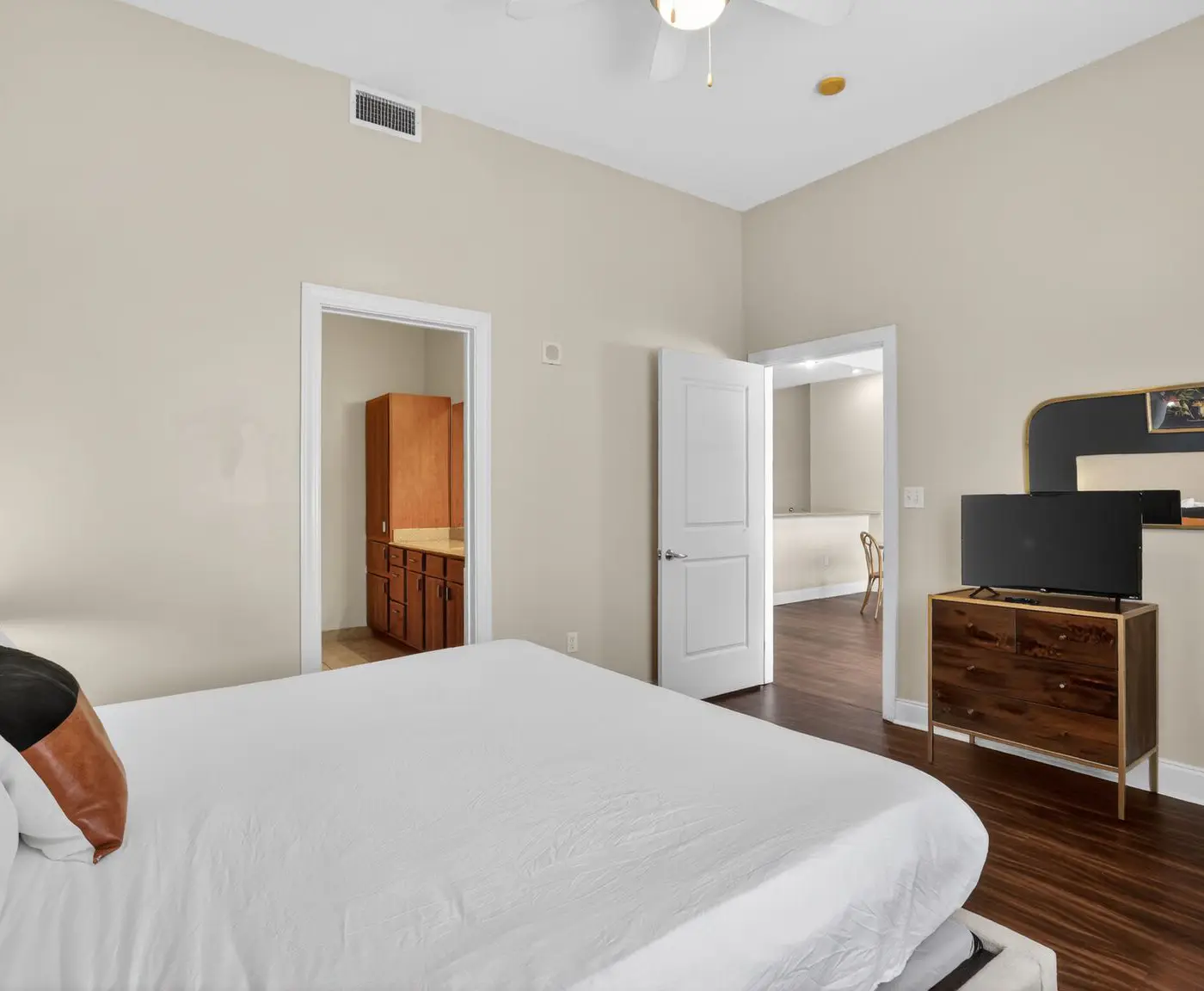 Roami at Duncan Plaza | 1BR Sleep 4