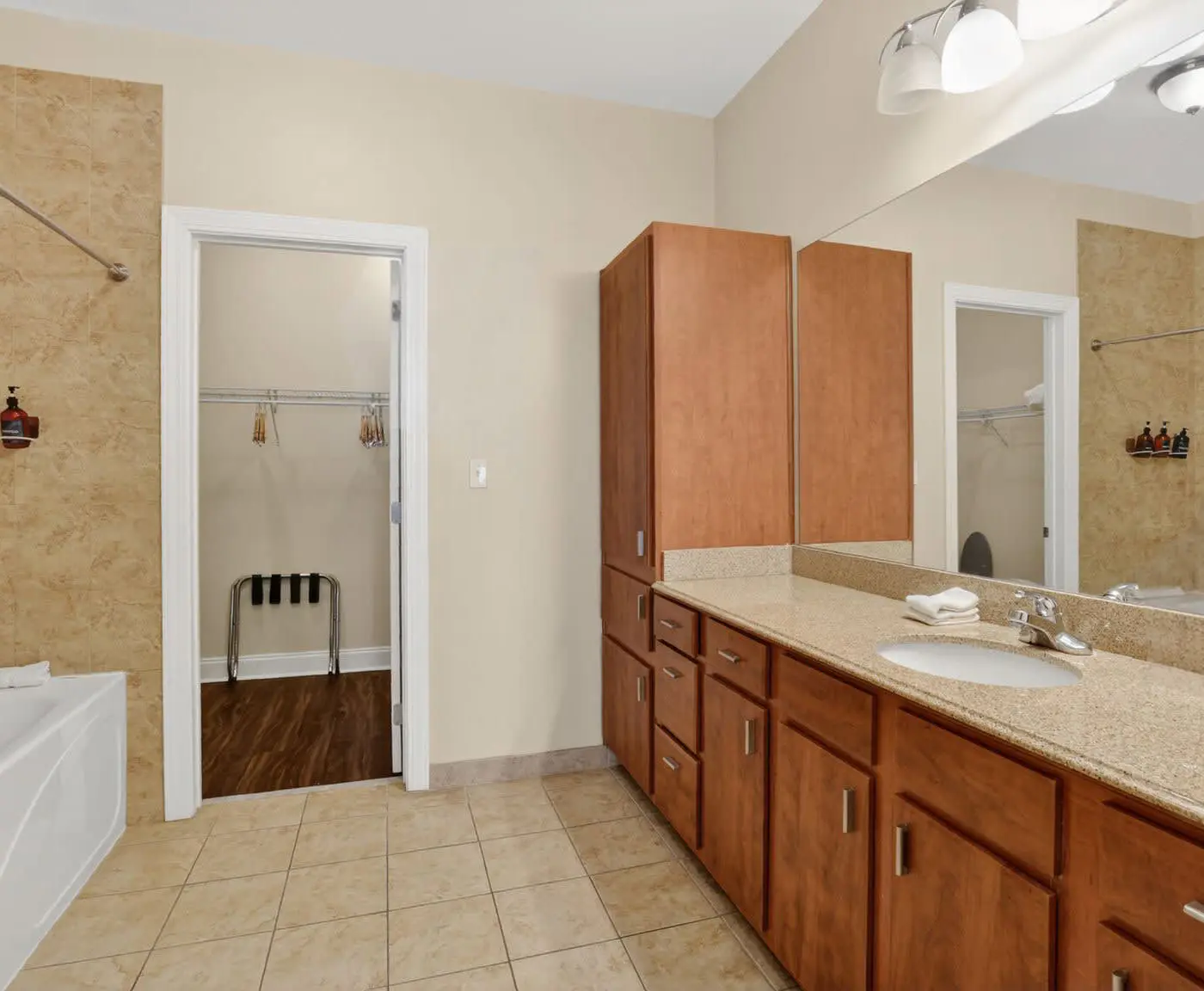 Roami at Duncan Plaza | 1BR Sleep 4