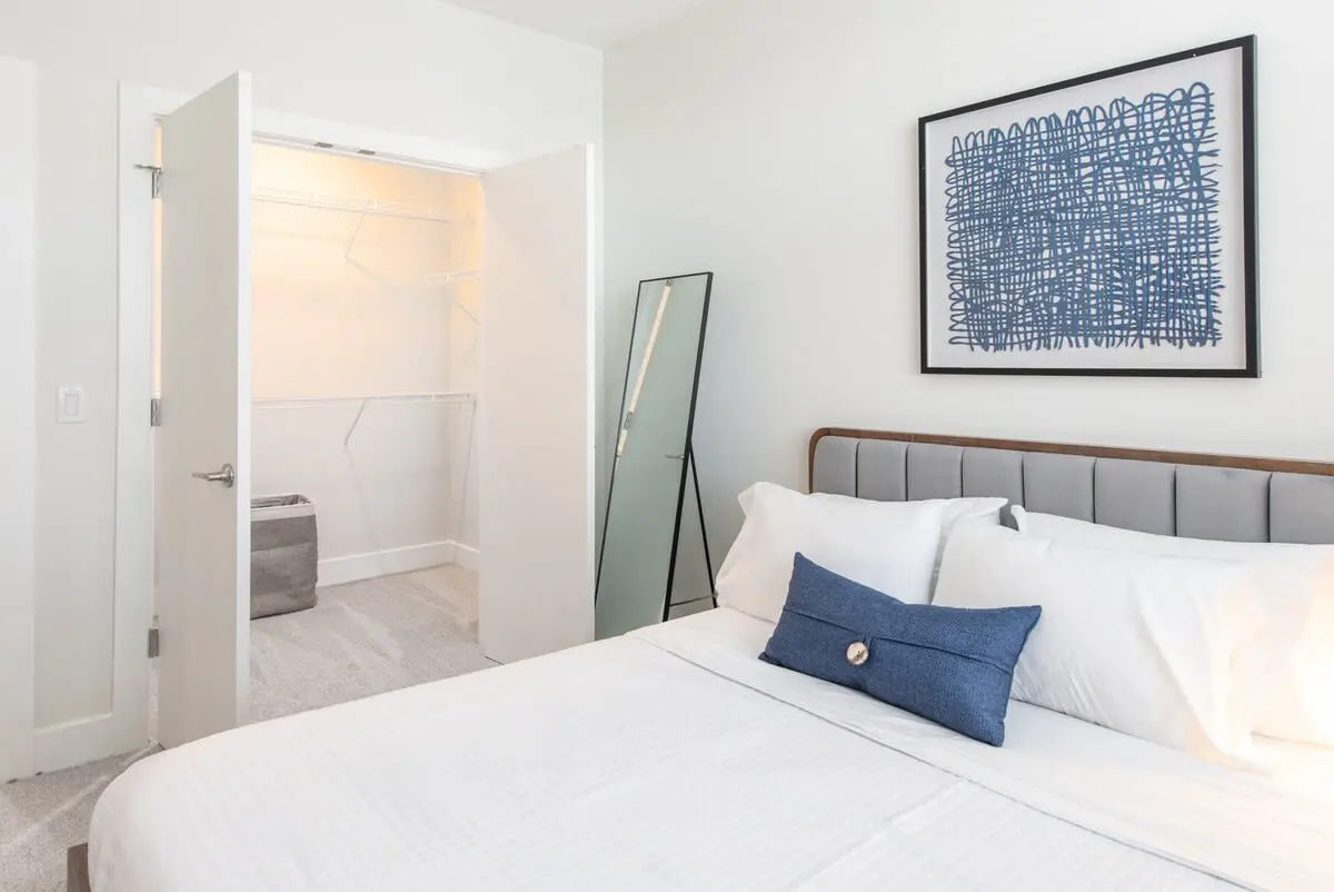 Cozysuites ArtCincy 2BR in Downtown Cincinnati