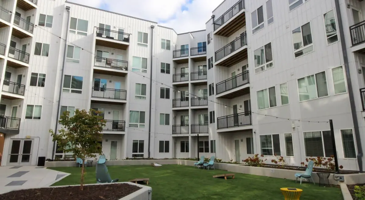Cozysuites ArtCincy 2BR in Downtown Cincinnati