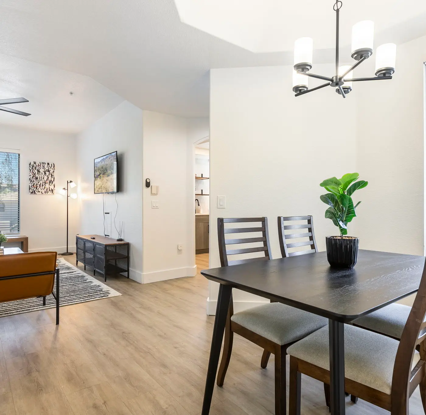 CozySuites 1BR/1BA at Kierland Commons with pool