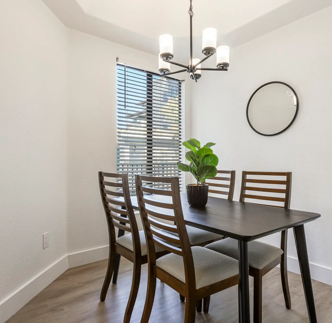 CozySuites 1BR/1BA at Kierland Commons with pool