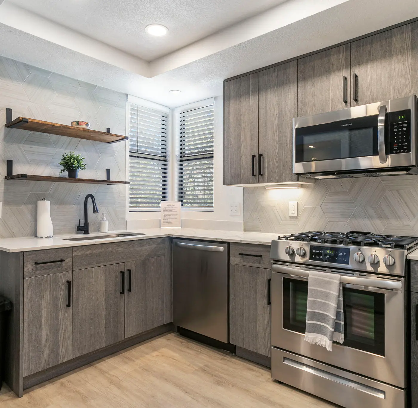 CozySuites 1BR/1BA at Kierland Commons with pool