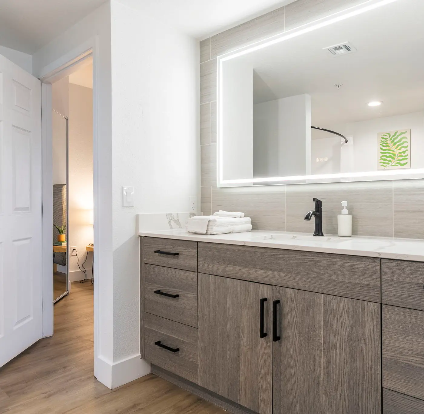 CozySuites 1BR/1BA at Kierland Commons with pool
