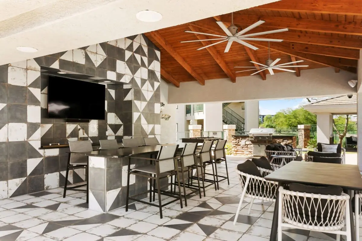 CozySuites 2BR/2BA at Kierland Commons with pool