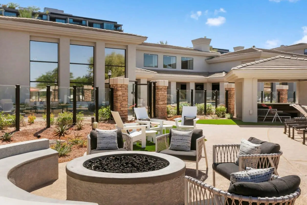 CozySuites 2BR/2BA at Kierland Commons with pool