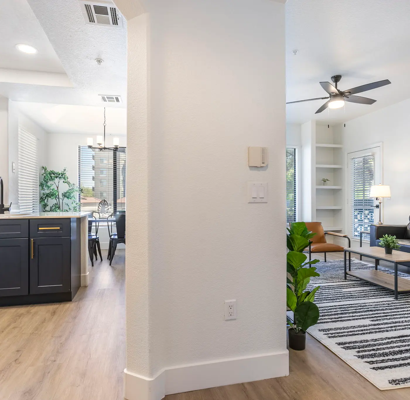 CozySuites 2BR/2BA at Kierland Commons with pool