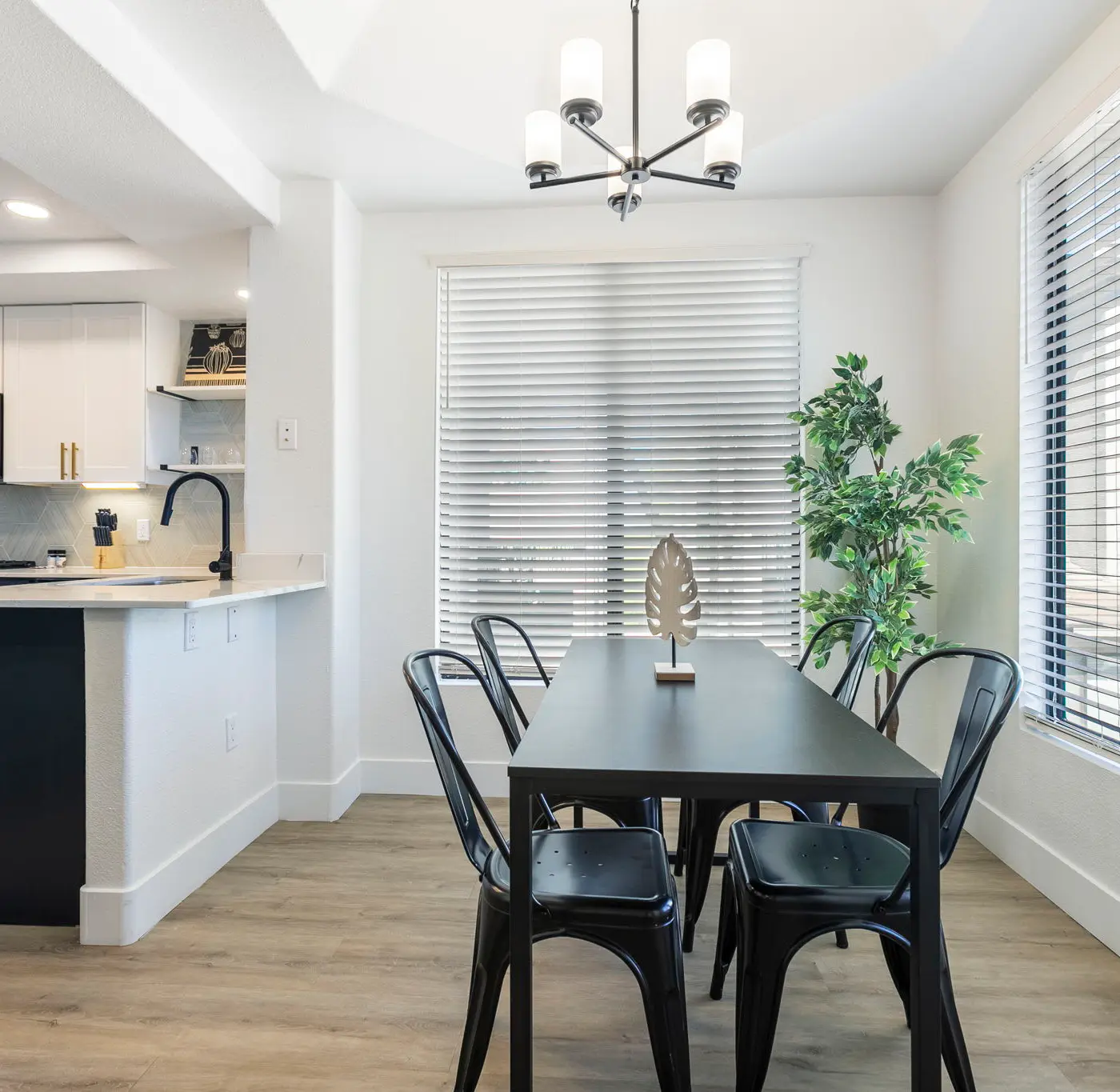 CozySuites 2BR/2BA at Kierland Commons with pool