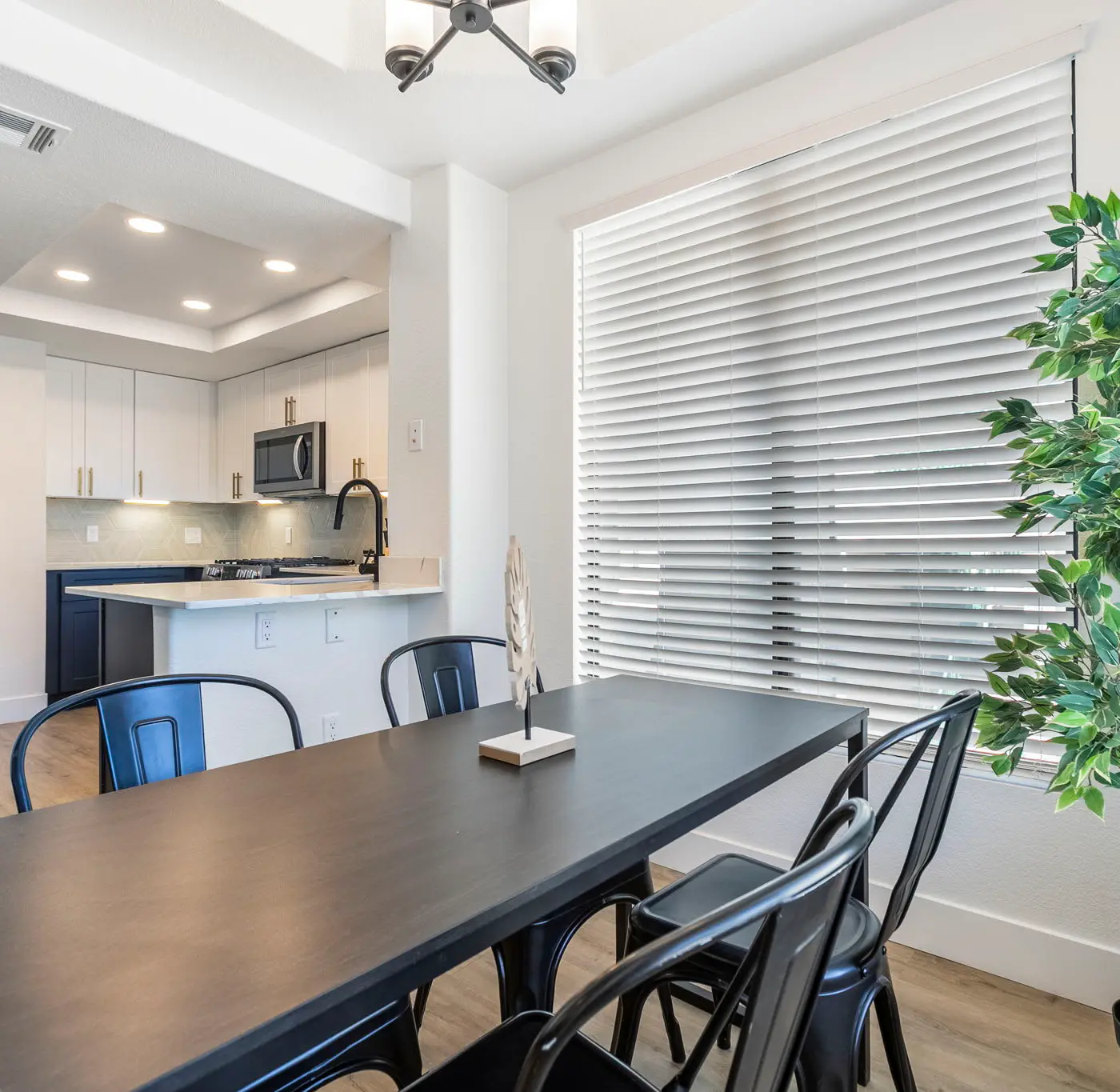 CozySuites 2BR/2BA at Kierland Commons with pool
