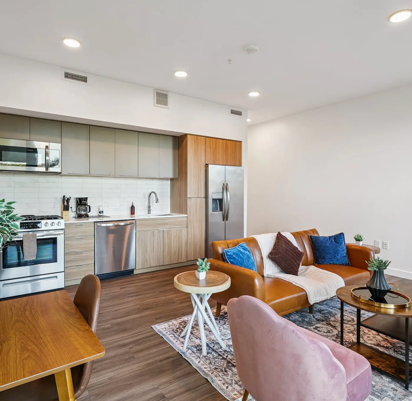 CozySuites Adeline SDO - valet parking, gym, pool!