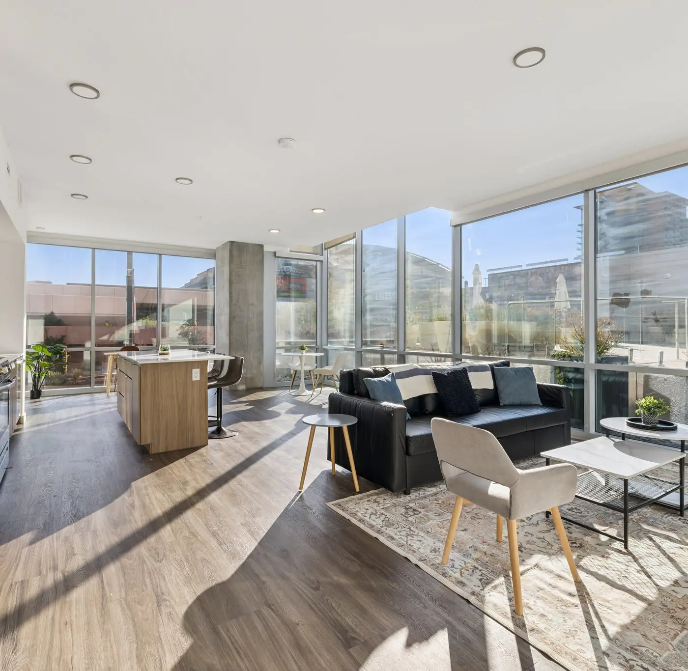 CozySuites Adeline 2BR - gym, pool, valet parking!
