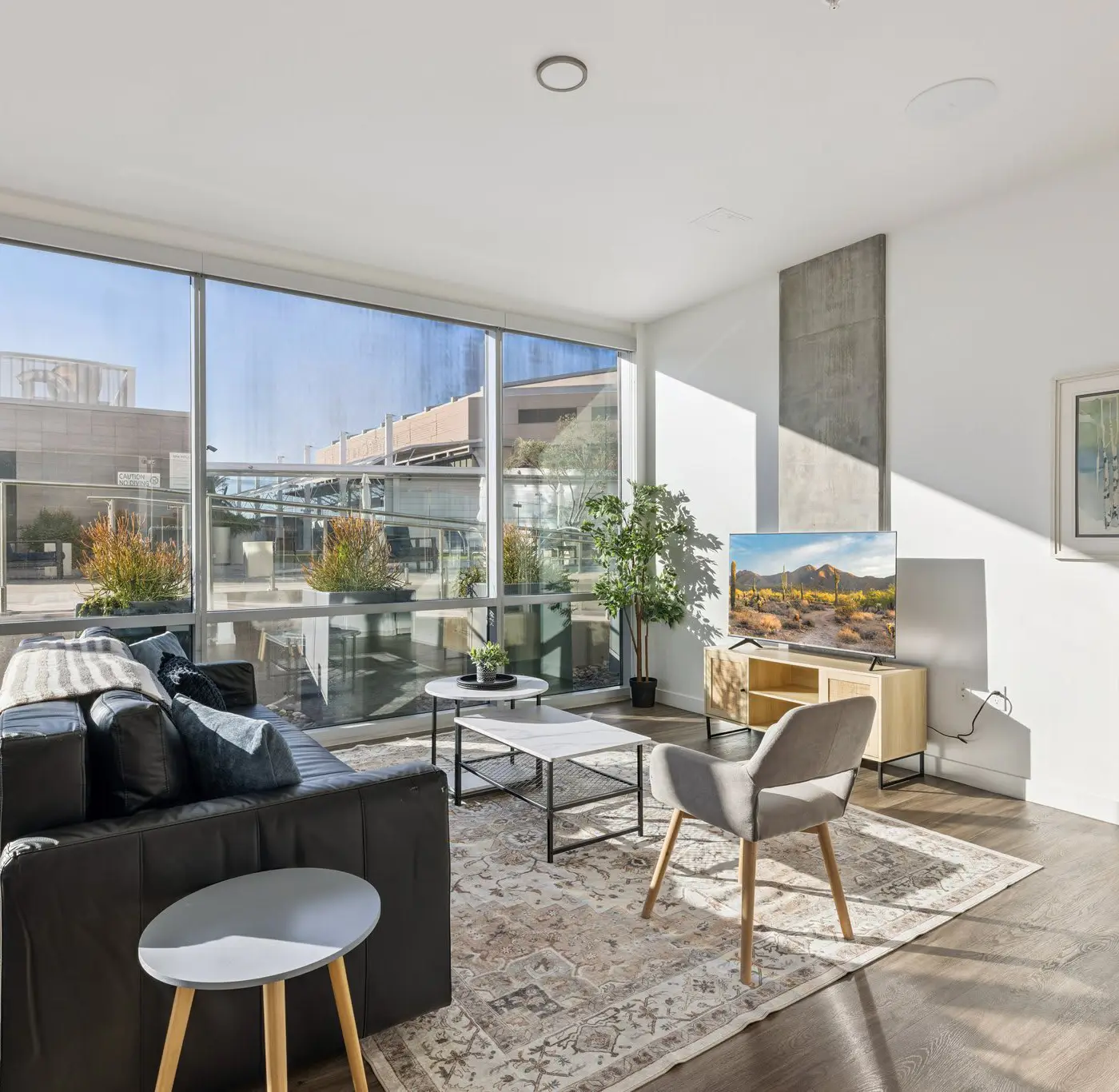 CozySuites Adeline 2BR - gym, pool, valet parking!
