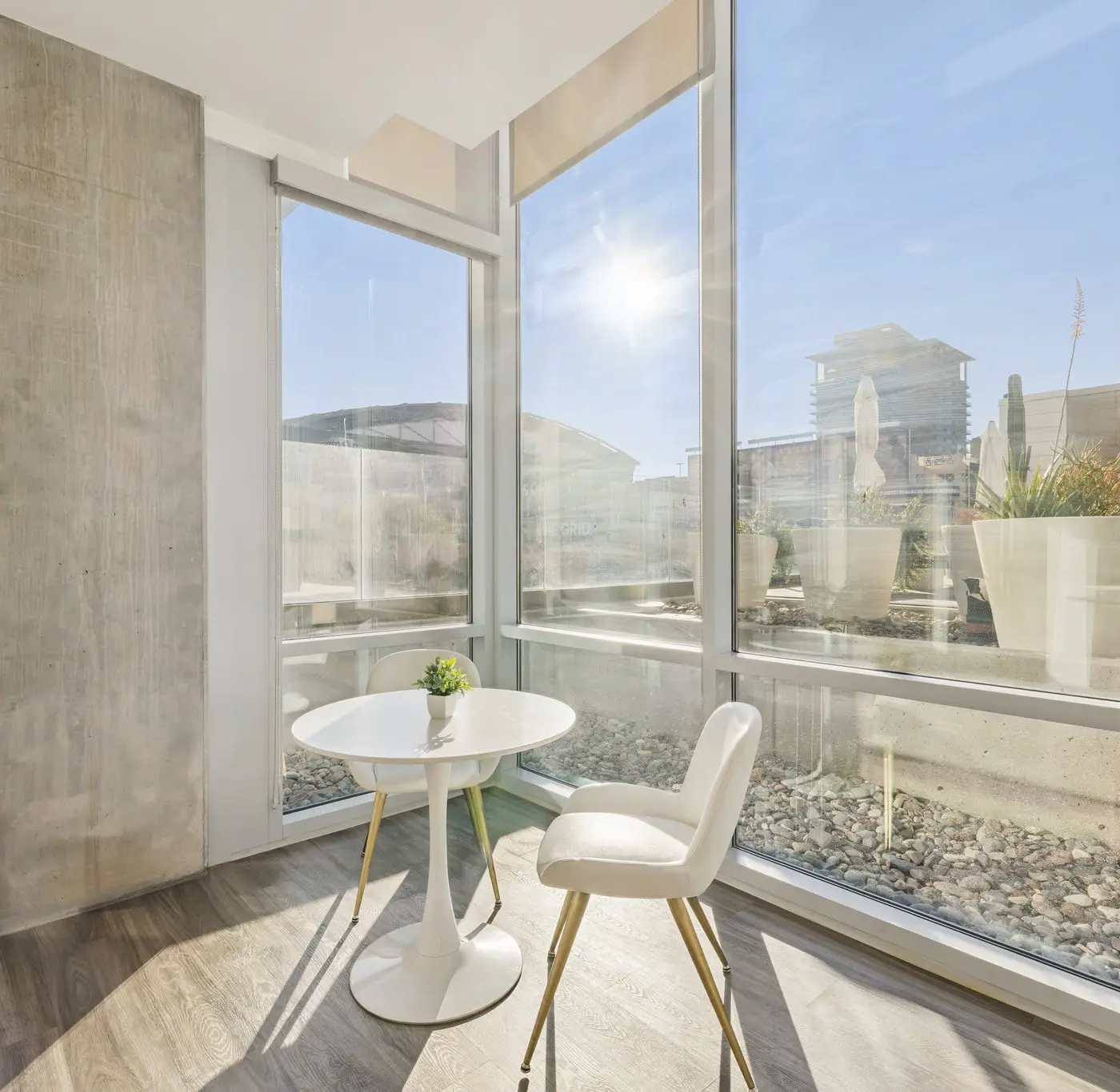 CozySuites Adeline 2BR - gym, pool, valet parking!