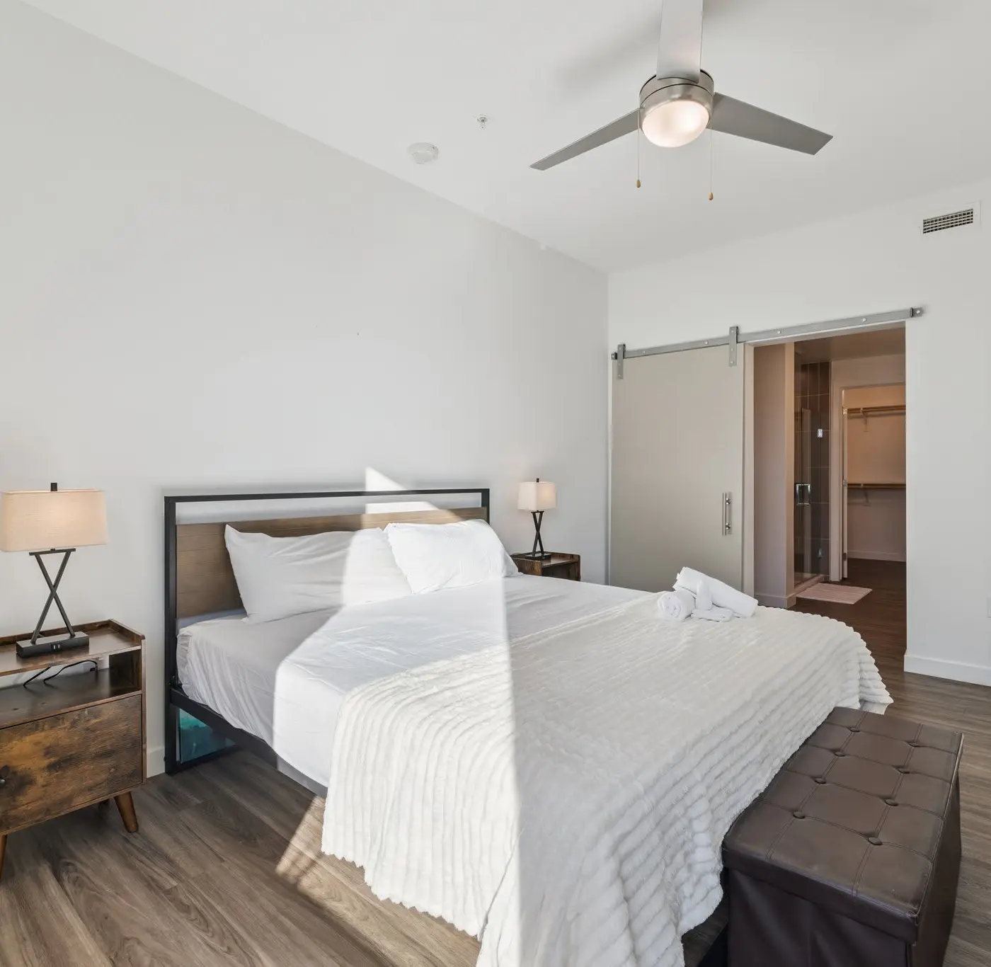 CozySuites Adeline 2BR - gym, pool, valet parking!