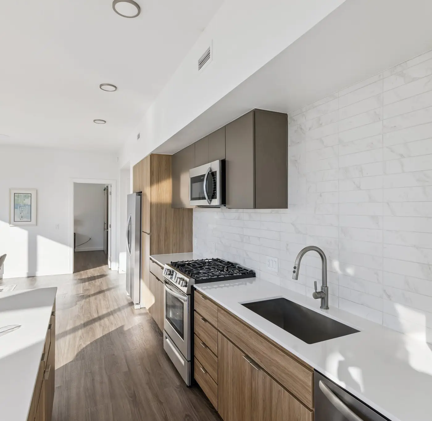 CozySuites Adeline 2BR - gym, pool, valet parking!