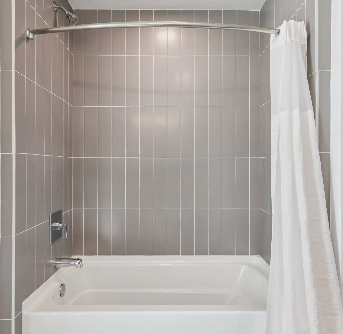 CozySuites Adeline 2BR - gym, pool, valet parking!