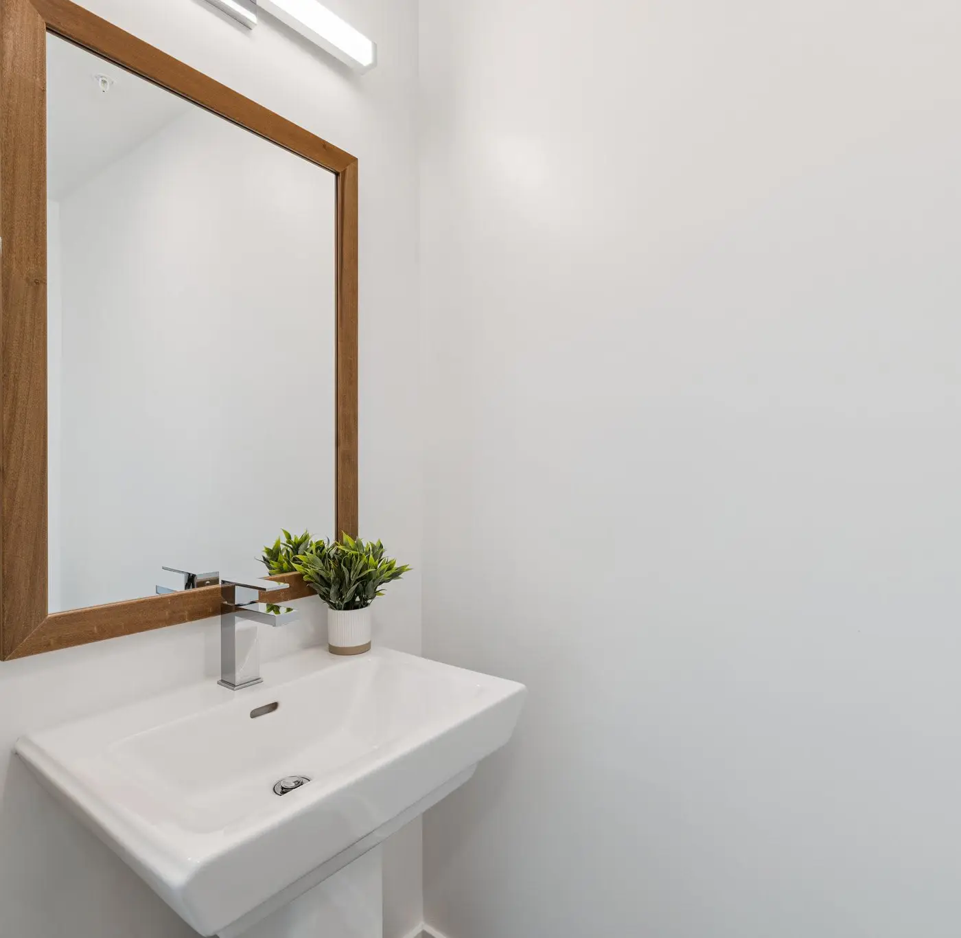 CozySuites Adeline 2BR - gym, pool, valet parking!
