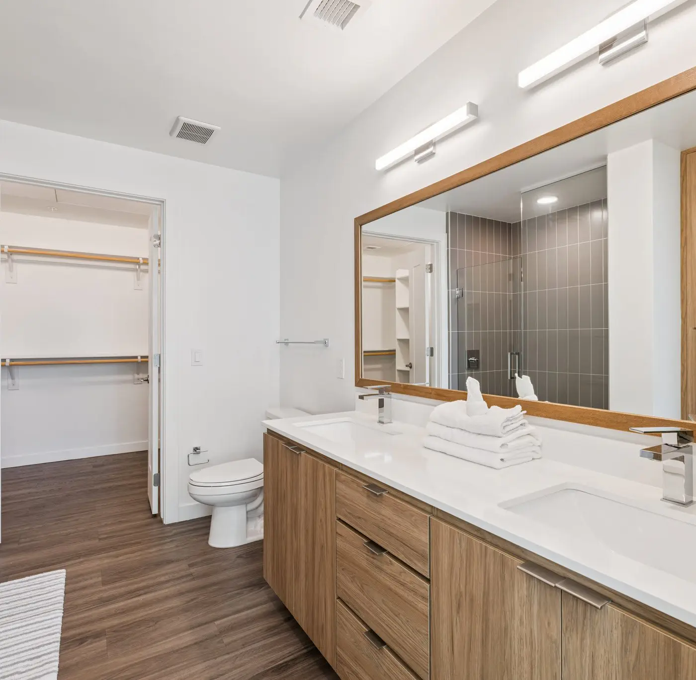 CozySuites Adeline 2BR - gym, pool, valet parking!