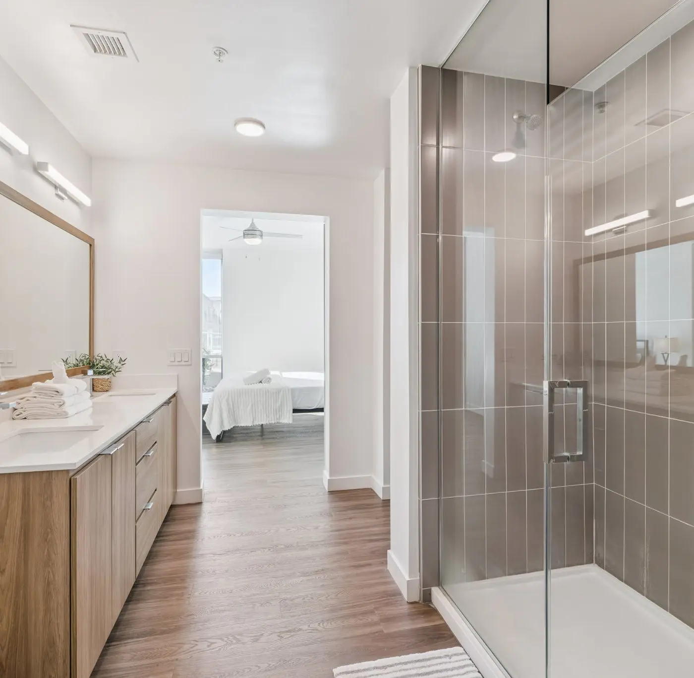 CozySuites Adeline 2BR - gym, pool, valet parking!