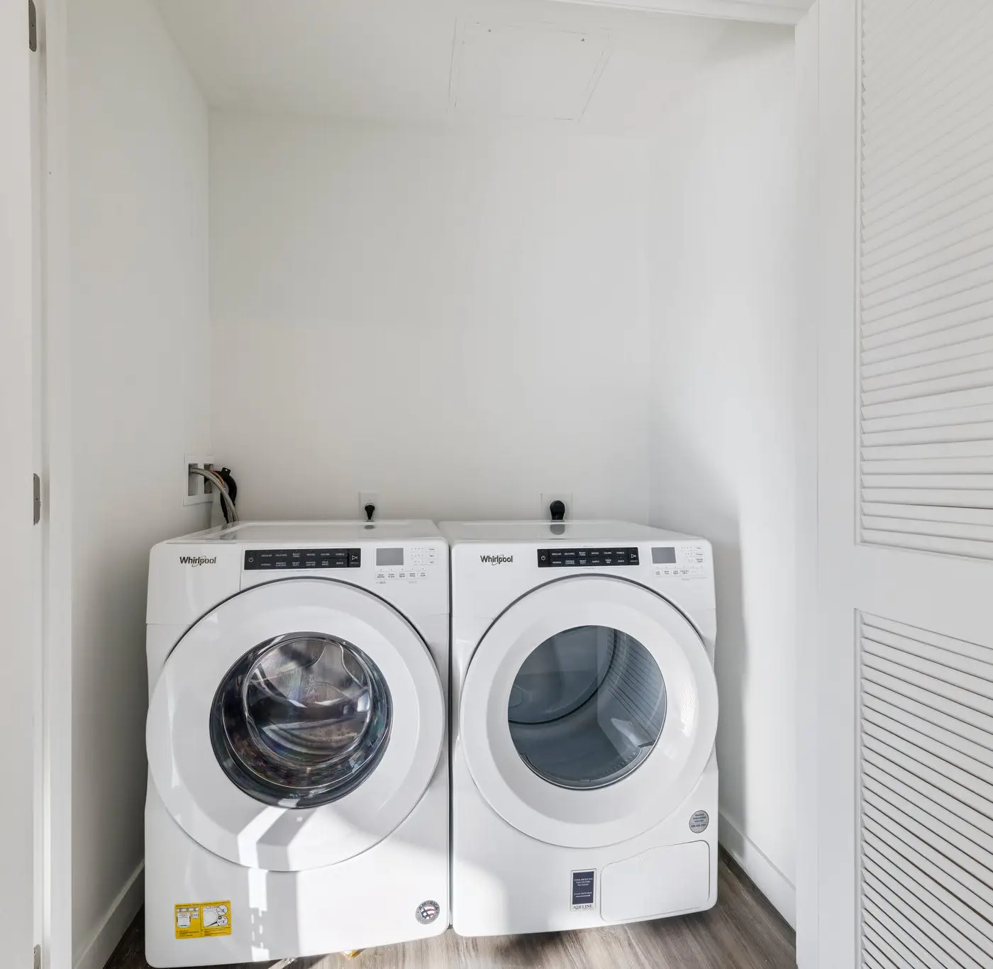 CozySuites Adeline 2BR - gym, pool, valet parking!