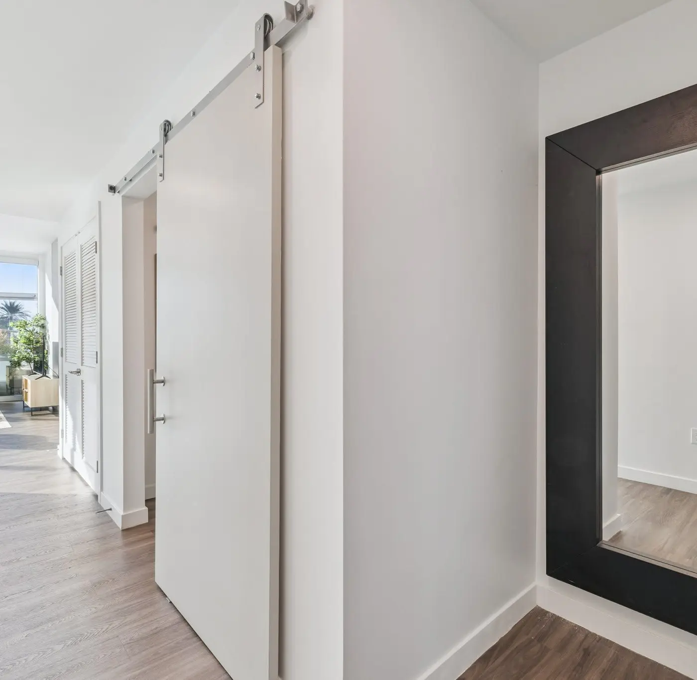 CozySuites Adeline 2BR - gym, pool, valet parking!