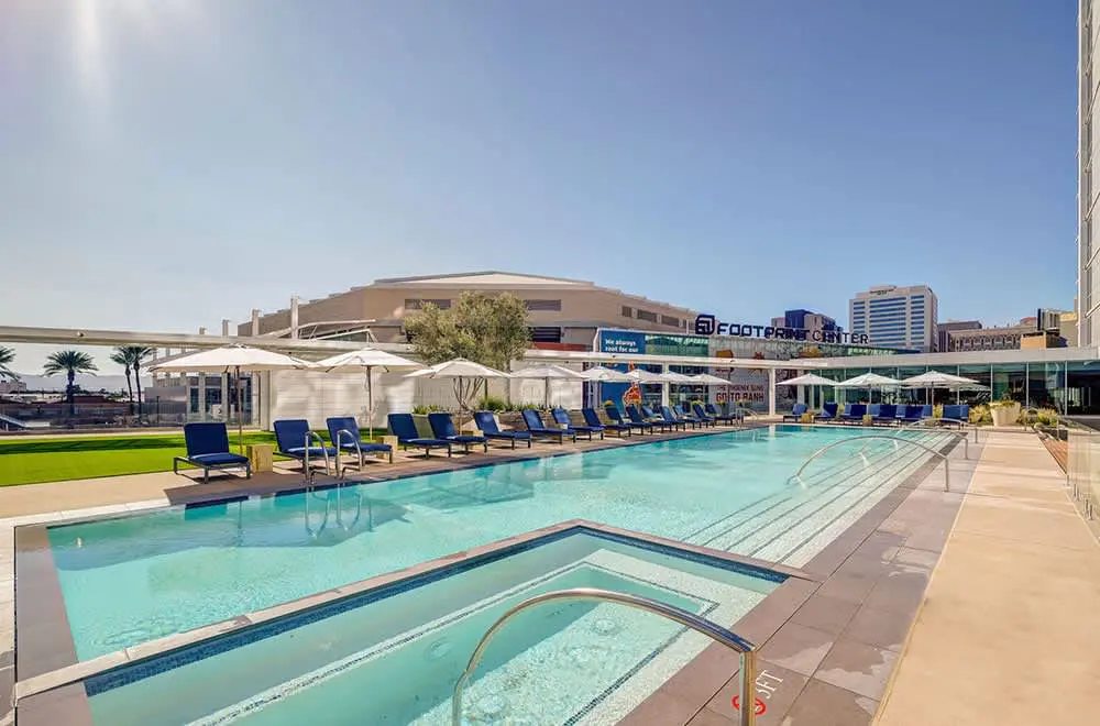 CozySuites Adeline 2BR - gym, pool, valet parking!