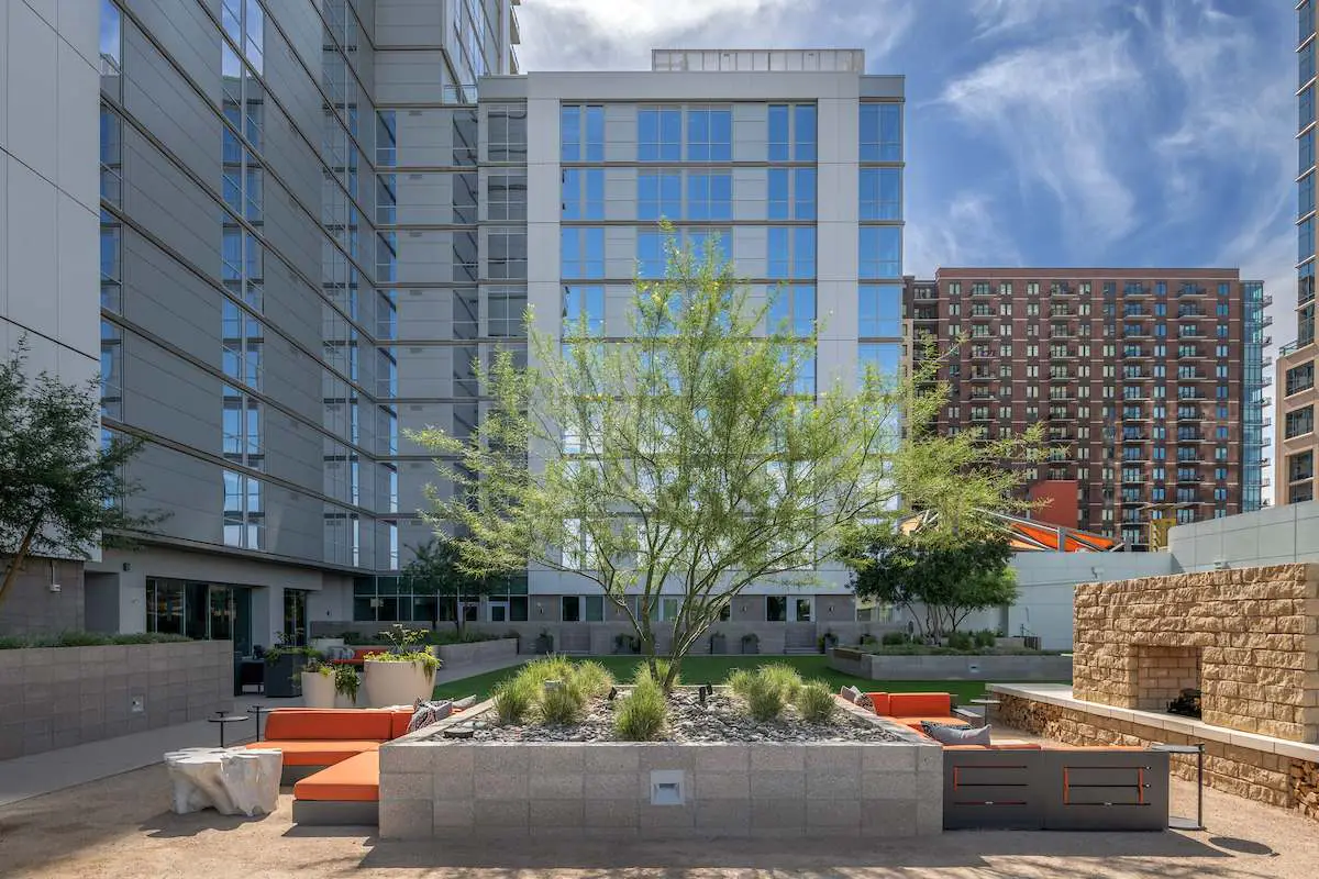 CozySuites Adeline 2BR - gym, pool, valet parking!