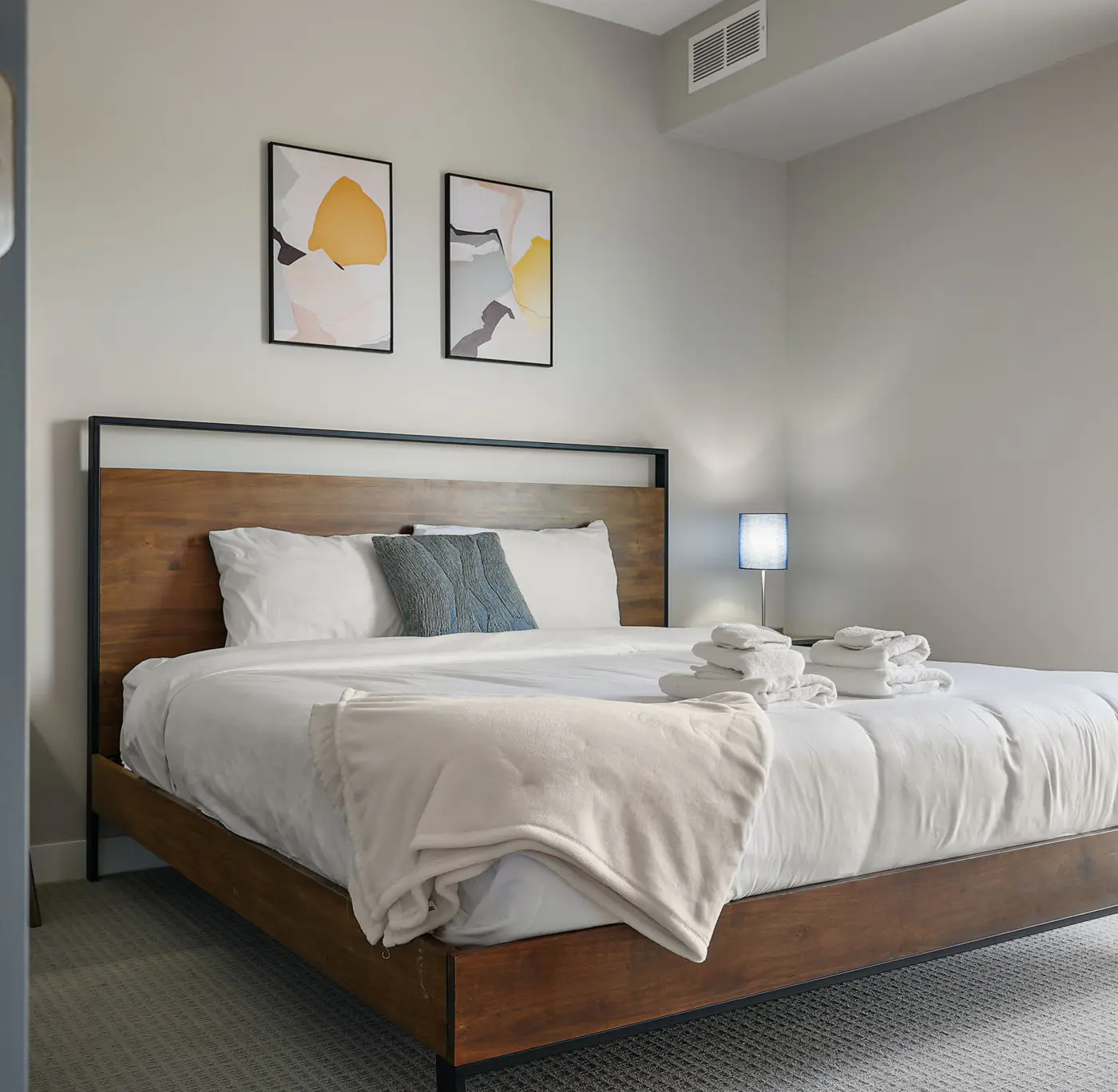 CozySuites Marquee 1BR w/ pool & gym | Queen bed