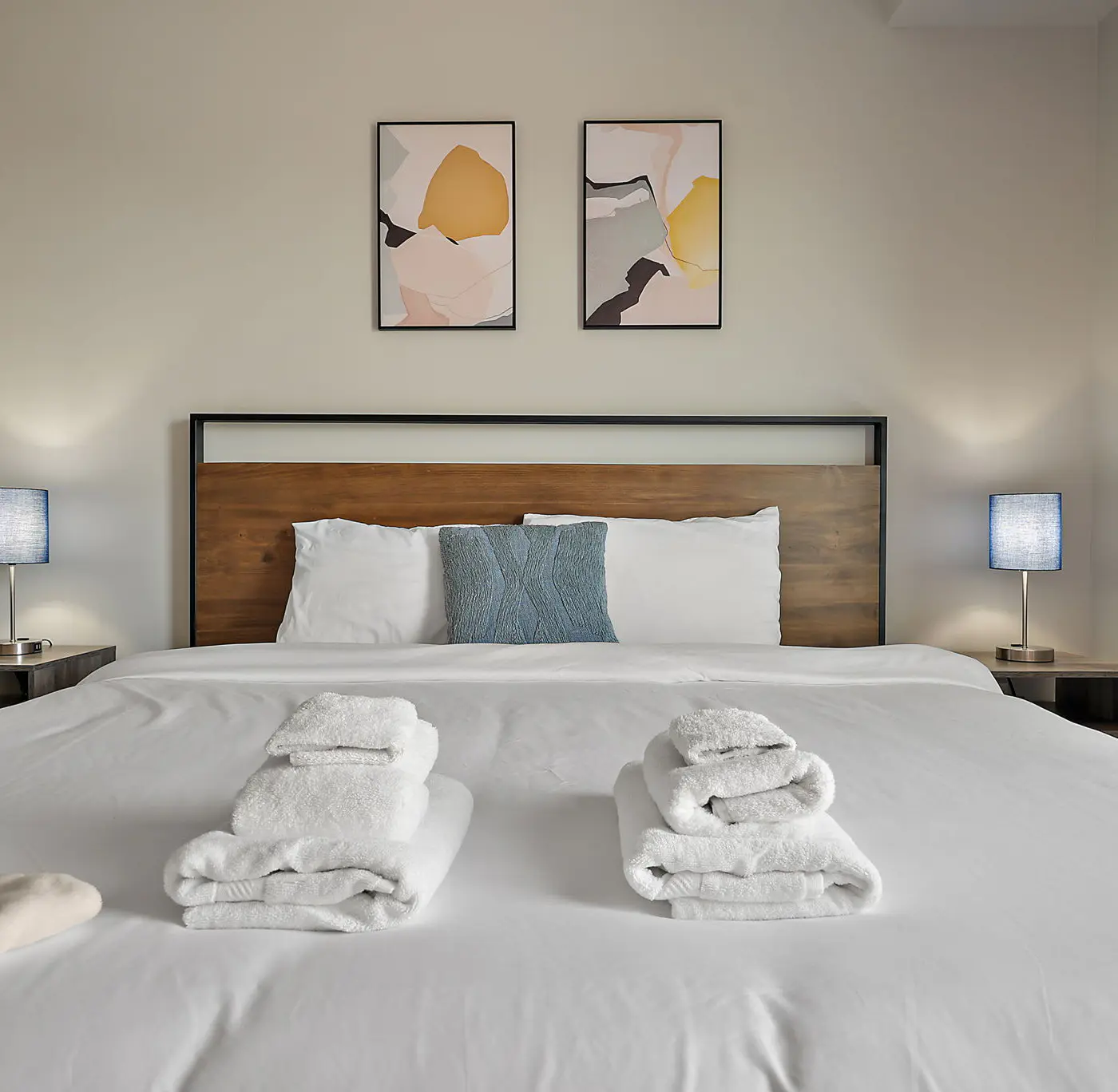 CozySuites Marquee 1BR w/ pool & gym | Queen bed