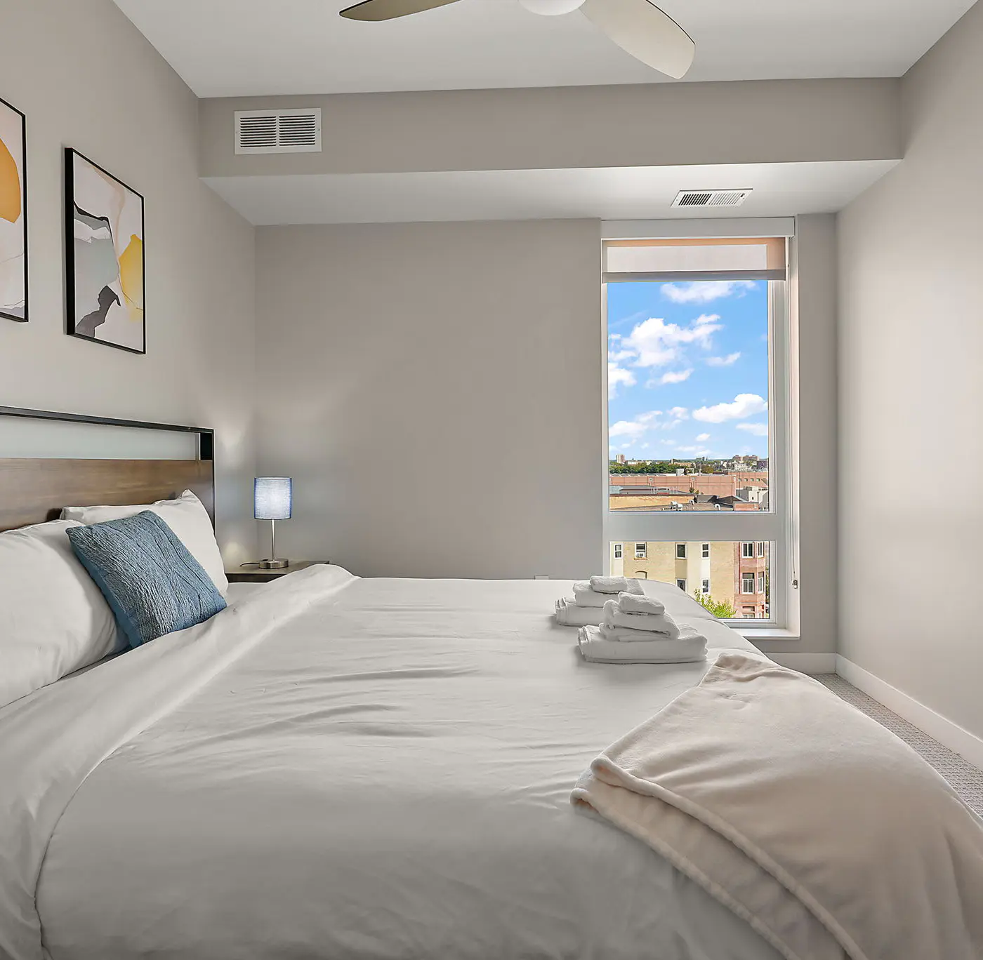 CozySuites Marquee 1BR w/ pool & gym | Queen bed